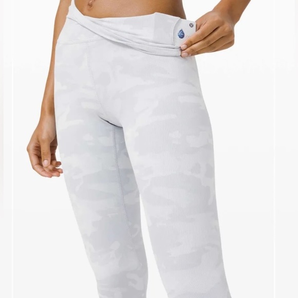 BRAND NEW. Lululemon Wunder Under (High-Rise) 25” tights. Size 0 - Picture 3 of 8